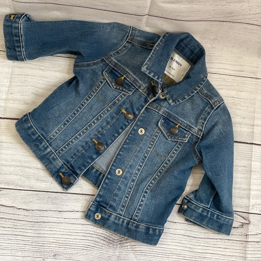 Old Navy baby denim jacket size 6-12 months.